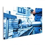 Una imagen poderosa que refleja el espíritu industrial y la pasión por la tecnología.
