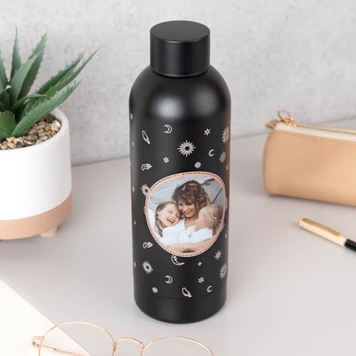 Wanapix | Flasche aus Edelstahl mit 100% personalisiertem Foto | Farbe Schwarz | 800 ml | Einwandig | Gestalte mit Fotos und Texten | Frei von Schwermetallen | 360&deg;-Personalisierung