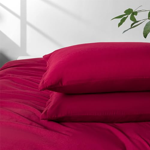 Image of 2 Pack Microfiber Zipper Pillowcases, Soft Comfortable Not Shrink Wine Red Pillow Case, Standard Pillow Cases Set of 2 (20x26 Inches)