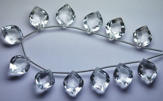 Briolette en cristal de roche 14x18mm pour sublimer vos tenues de soirée