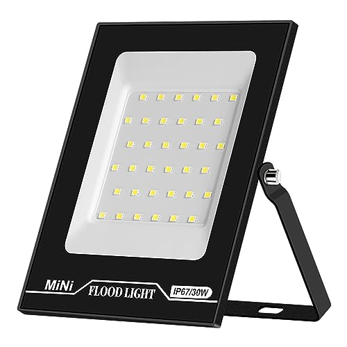 Feux de sécurité LED DELURA pour sécuriser les façades et cours