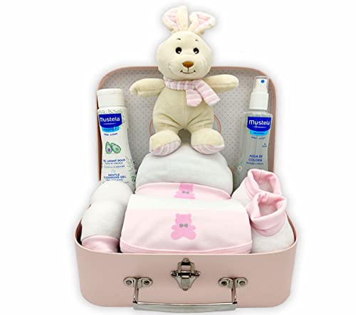CestaRegalo - Canastilla Bebé Recién Nacido - Cesta Regalo para Niña y Niño - Productos de higiene para el viaje - Ropa de algodón Gamberritos - Toallitas Dodot - Peluche y maleta (Rosa)