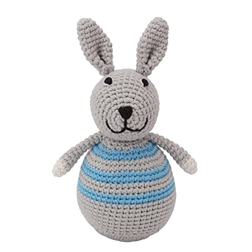 Sindibaba – Stehaufmännchen HASE Bobby (blau, 16 cm) für Babys ab 0 Monaten – Motorikspielzeug mit Wackel-und Klingeleffekt – weich & gefüttert – handgefertigt & gehäkelt