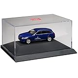 Das Modell befindet sich in einer stilvollen passenden originalen Verpackung, mit Sockel und Vitrine.