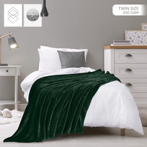 Image of Utopia Bedding Fleece Blanket Twin Size Forest Green 300GSM Luxury Anti-Static Fuzzy Soft Microfiber Bed Blanket (60x80 Inch)