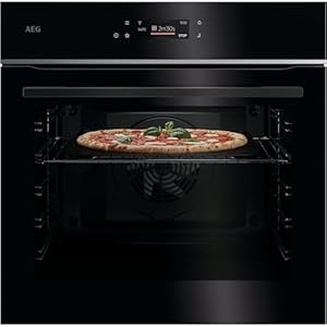 AEG WiFi Pizzaofen backt bei 340°C Pizza in nur 150 Sek. in Restaurantqualität, Einbaubackofen, Pyrolyse‑Selbstreinigung, mit gusseiserner Pizzaplatte, Pizzaschieber, Touch‑Display, Schwarz,TX7PB62WSB
