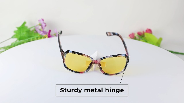 FEISEDY Classic Womens Night Glasses Driving Anti Glare Wrap