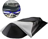 Die Verarbeitung des Materials ist leicht. Eine Montageanleitung liegt bei der Ware. Alten Bezug entfernen und den neuen Bezug über die Bank ziehen, fixieren und restliches Material abschneiden.