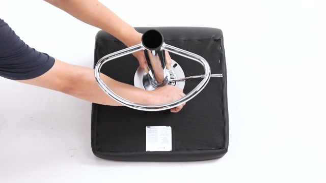 Set de 4 Butacos Ajustables con Giro 360°, Altura para Barra, Asiento Tapizado en Cuero Sintético, Estructura de Metal, Color Negro, Estilo Moderno - KMFurnila Modelo 8100-4P miniatura 7