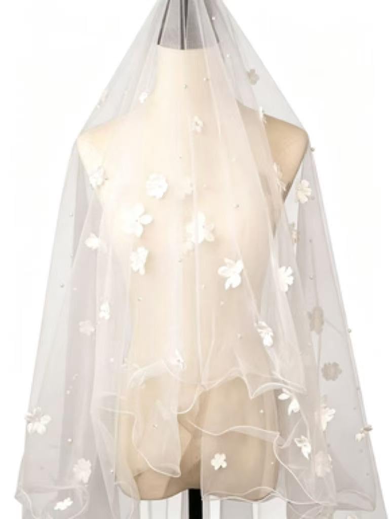 Velo de novia con flores 3D de tul transparente para bodas de exterior y reportaje de fotos 2