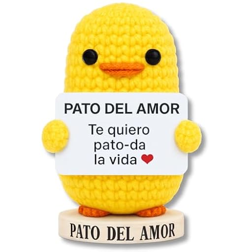 Pato del Amor – Regalo Aniversario para Pareja, Novia o Novio | Regalo Romántico y Divertido, Detalle Original de San Valentín, Cumpleaños, Sant Jordi | Peluche Crochet Hecho a Mano (Pato da la Vida) | Ya disponible en tu tienda friki favorita! En mundofriki.es! Pato del Amor – Regalo Aniversario para Pareja, Novia o Novio | Regalo Romántico y Divertido, Detalle Original de San Valentín, Cumpleaños, Sant Jordi | Peluche Crochet Hecho a Mano (Pato da la Vida) | Ya disponible en tu tienda friki favorita! En mundofriki.es!