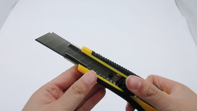 Kshavi 18mm Auto-Lock Cutter Knife with Non-Slip Grip Heavy-Duty