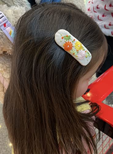 Yutaohui Funny Embriodery kit,2 Pack Embroidery Hair Clips,Sunflower Strawberry Embroidery Hairpins for Beginners,Embroidery Patterns, Simple Metallic snap hairclips, Instruction, Hoop, Needles