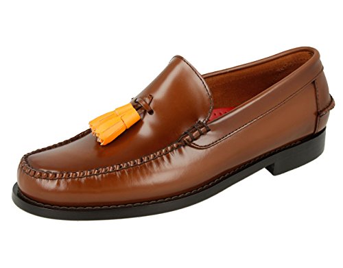 Castellanos de hombre marrón con llamativas borlas naranja de diseño exclusivo