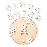 Design unique : Convient aux filles comme aux garçons. Une carte étape ronde en bois décorée de motifs floraux blancs. La police des chiffres en bois est mignonne et élégante, ajoutant à son charme.