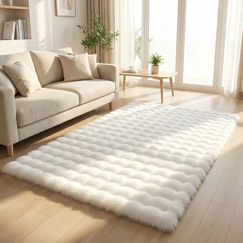 twirush Faux Rabbit Fluffy Fur Rugs for Bedroom, 90x150cm Short Plush White Faux Fur Rugs, Super Soft Faux Bunny Area Rugs for Living Room, Washable Non Slip Soft Bedside Carpet (White)