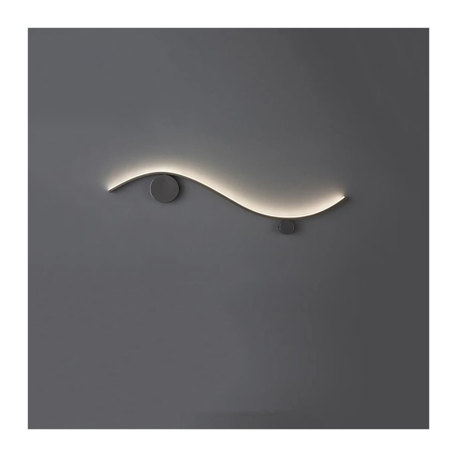 Applique murale LED en cuivre au design architectural arqué pour salon chic