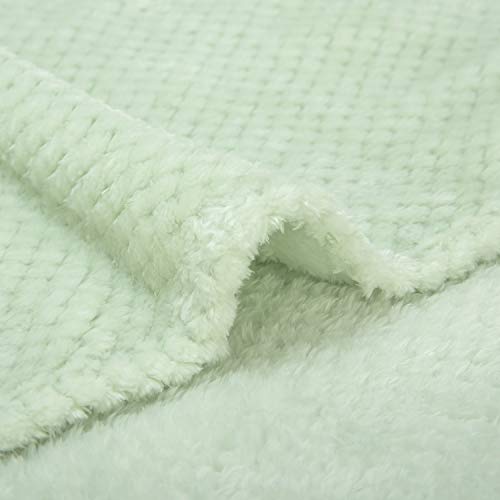 Image of Warm Soft Fuzzy Dog or Cat Blanket, Plush Fleece Throws for Bed, Couch, Sofa, Travel (S /24 inch x 32 inch, Multicolor 1)