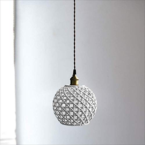 Lustre en céramique pour éclairer un dressing sombre