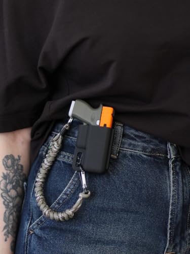 Image of Gun Shape Keychain for Men, Stylish Pistol Design Key Ring, Durable Plastic Key Holder for Car, Bike & Bags, Cool Trendy Keychain