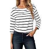 Encolure féminine : le large décolleté bateau souligne discrètement les épaules et donne au haut une note élégante