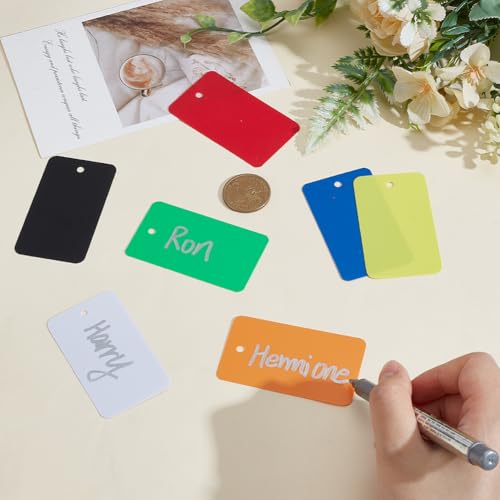 SOFPLATE 140 Stück 7 Farben Wiederverwendbare Wasserfeste Unbeschriftete Kunststoffetiketten PVC Orange Rechteckig 4 x 7cm Beschreibbar Zum Aufhängen Für Schlüssel Gepäck Logistik Einzelhandel Invent