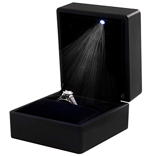 Preisvergleich Produktbild AMAZING1 Ringbox - Quadratische Schmuckbox - für Verlobungsringantrag Hochzeit - Elegante Vitrine mit LED-Licht - Schwarz mit Samt innen - 6,5 x 6 x 5 cm (L x B x H)