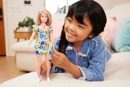 Barbie Poupée Fashionistas Atteinte De Trisomie 21 avec Une Robe À Fleurs, Créée en Partenariat avec La National Down Syndrome Society, Jouet Enfant, Dès 3 Ans, HJT05