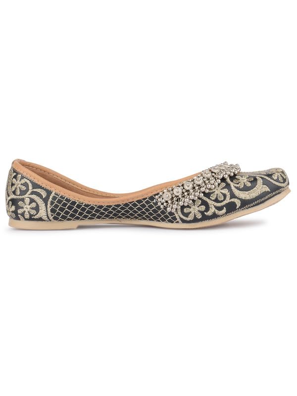 Image of Flat Footwear /Mojari /Punjabi Jutti /Bellies for Women - Embroidered Gungroo