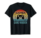 Esto dice: Guardarropa de juegos para jugadores. Tiene estilos en una puesta de sol vintage de los años 60 y 70 con colores temáticos retro y un aspecto poco desgastado/desgastado. Es un gran regalo de cumpleaños o Navidad para tu armario de juego