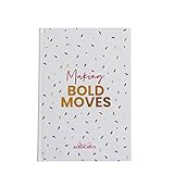 Bonito diseño: hay un bolsillo trasero interior + marcapáginas de cinta en este cuaderno rayado y punteado que cuenta con un diseño de lámina dorada. La funda es una que querrás poner en tu escritorio o mesa de café para ese momento instantáneo. El diseño plano hace que sea cómodo para escribir y leer tus entradas.