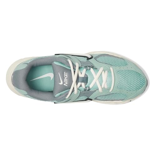 Nike Women's V5 RNR Sneaker3