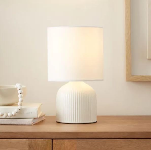 New Small But Elegant Ribbed Ceramic Table Lamp Bedside Table Lamp Ceramic Base and Fabric Shade (25cm) (White)