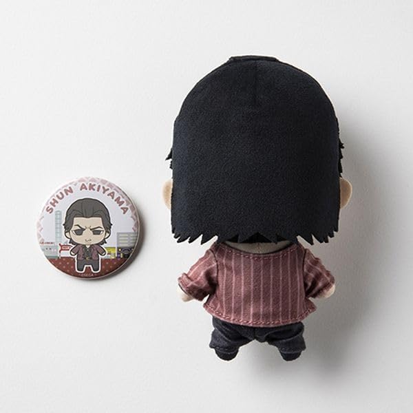 Amazon.co.jp: 秋山 駿 ぬいぐるみ ＆ 缶バッジ セット 龍が如く 4