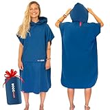 AUTDOOR® Mikrofaser Badeponcho Damen & Herren - nachhaltig aus 100% recycelten PET-Flaschen - Handtuch als Umziehhilfe für Strand und Wassersport - schnelltrocknend & kompakt (Blau, Medium)