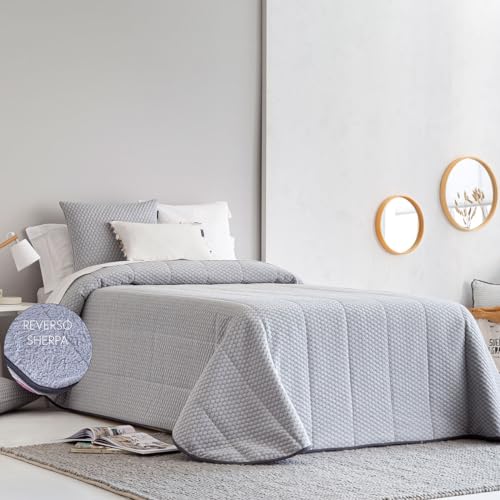 Edredón BURBUJA Gris, reverso de SHERPA para cama juveniles e infantiles, relleno de 150 gr y tejido borreguito suave de 220gr para la época de frío. Medida cama 105. Incluye solo edredón