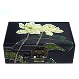 ▲ Die Schmuckschatulle ist in Schwarz lackiert und von Hand im Blumendesign verziert
