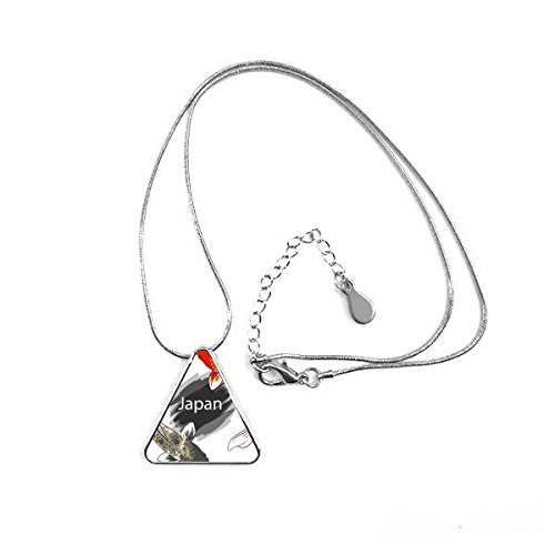 Collier carpe noire motif illustration Japon avec pendentif triangle pour femme et homme