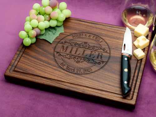Straga Personalized Cutting Boards | Handmade Wood Engraved Charcuterie | Custom Wedding, Anniversary, Housewarming Gift for Couples or Newlyweds (Round Stamp Design No.010) miniatura 4