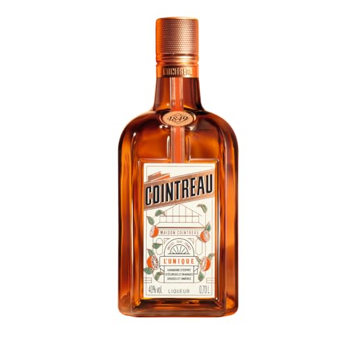 Creato nel 1885 ad Angers, il Cointreau è un Liquore all'arancia che nasce da un processo unico di distillazione di scorze di arance dolci e amare