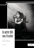  La petite fille sous l\'escalier