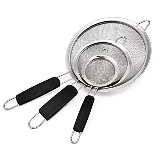 Makerstep Stainless Steel Fine Mesh Strainers. Set of 3 Graduated Sizes Strainer Wire Sieve with Insulated Handle for Kitchen, Cooking, Food Preparation. Premium Stainless Steel, Lightweight