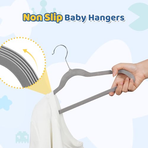 Cintres en velours bébé antidérapants pour un gain de place optimal