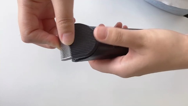 Watch How to remove and install the blade on the dog clippers on Amazon ...