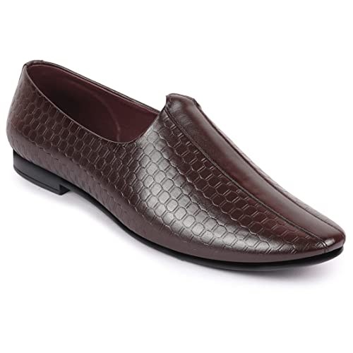 FAUSTO Basics Men Embossed Design Ethnic Slip On Juttis and Mojaris