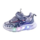 CHAUSSURES AMUSANTES : Les semelles phosphorescentes offrent des heures de divertissement aux enfants.