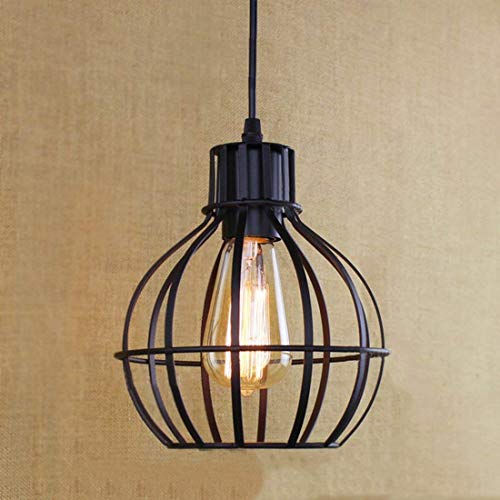 Suspension plafonnier industrielle pour sublimer un salon sombre