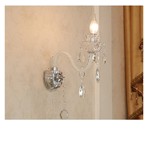 Lustre en cristal blanc pour illuminer une grande pièce sombre grâce à ses 18 lumières