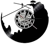 Horloge murale facile à utiliser, la conception de la fente arrière offre une installation facile. Alimentée par 1 pile AA (non incluse).