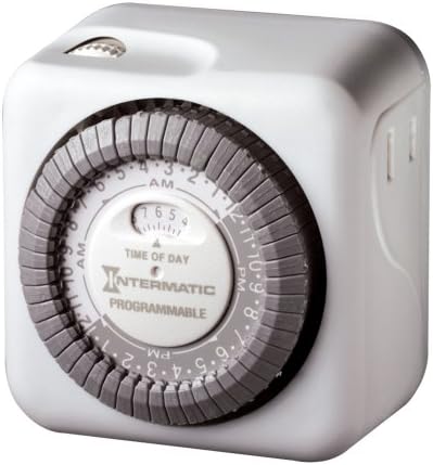 Intermatic TN811C Programmerbar Lamp and Appliance Timer, side view with outlet